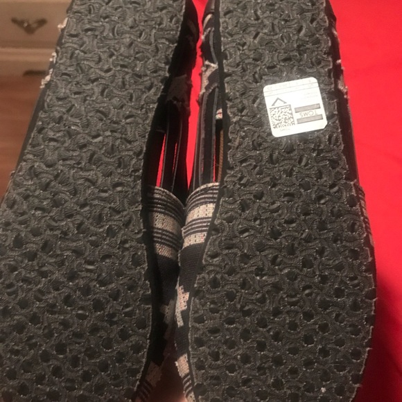 Toms - Picture 2 of 2